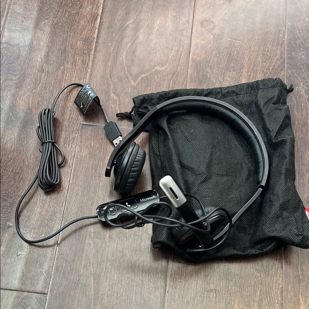 Brand new Microsoft Black USB wires Headset with Microphone